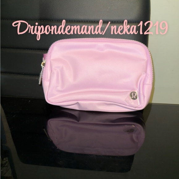 Lululemon Everywhere Belt Bag 1L Wordmark- Vitapink/White Opal/White - Picture 3 of 9